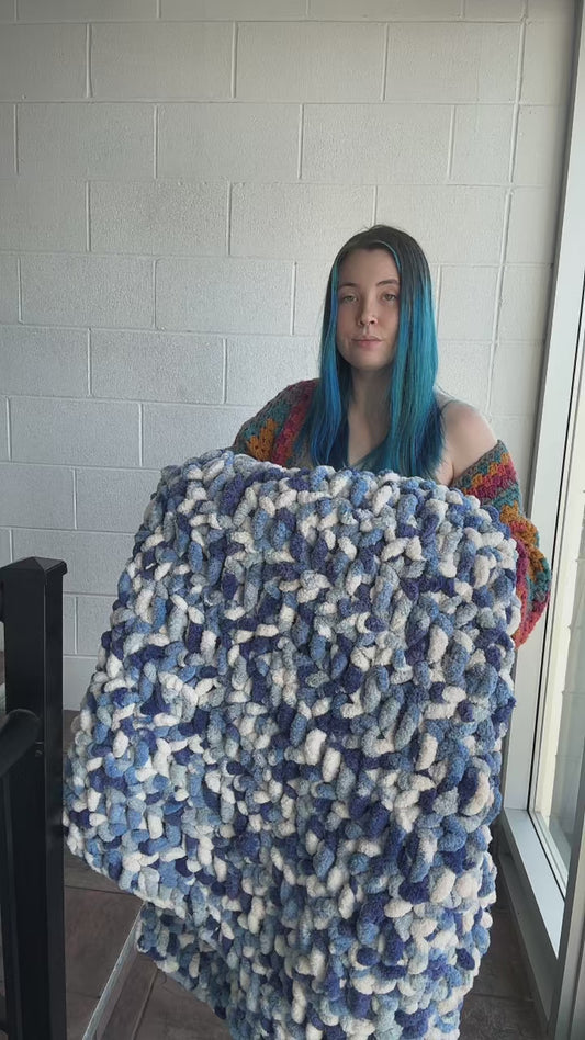 Chunky fluffy blanket ( single bed size)